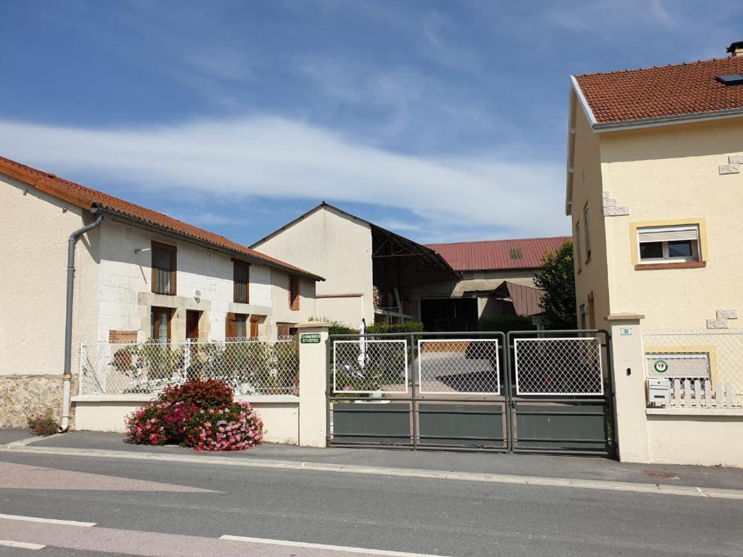 Cour La Dame Chez Beatris Et Christophe Janson Les Grandes-Loges Bagian luar foto